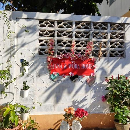 Airport Convenience Inn: Breakfast & Quick Transit Access Bangkok Exterior photo
