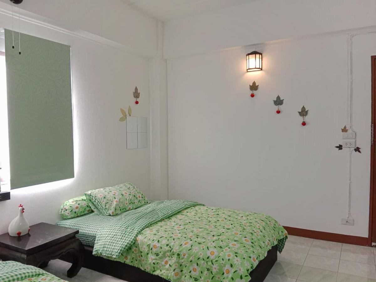 Airport Convenience Inn: Breakfast & Quick Transit Access Bangkok Exterior photo