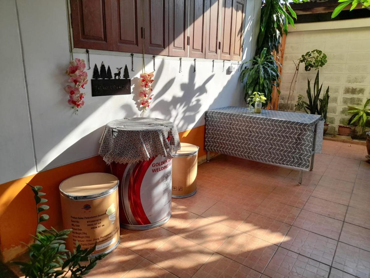 Airport Convenience Inn: Breakfast & Quick Transit Access Bangkok Exterior photo
