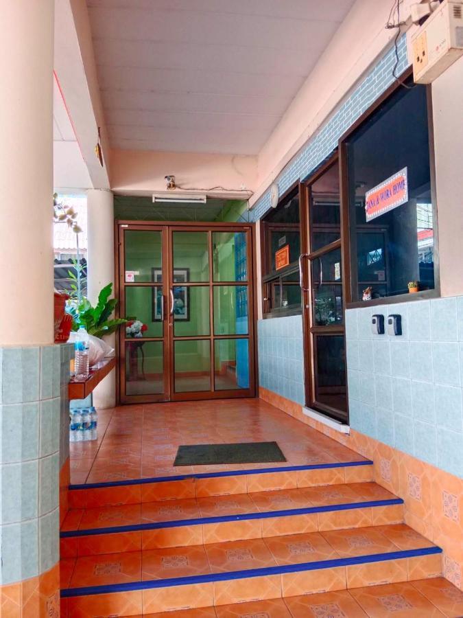 Airport Convenience Inn: Breakfast & Quick Transit Access Bangkok Exterior photo