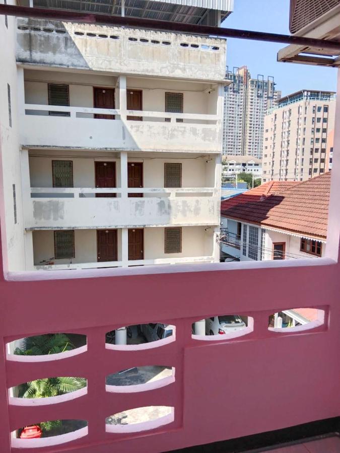 Airport Convenience Inn: Breakfast & Quick Transit Access Bangkok Exterior photo
